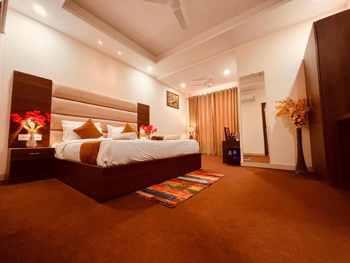 Hotel The Pacific Grand, ハリドワール エクステリア 写真