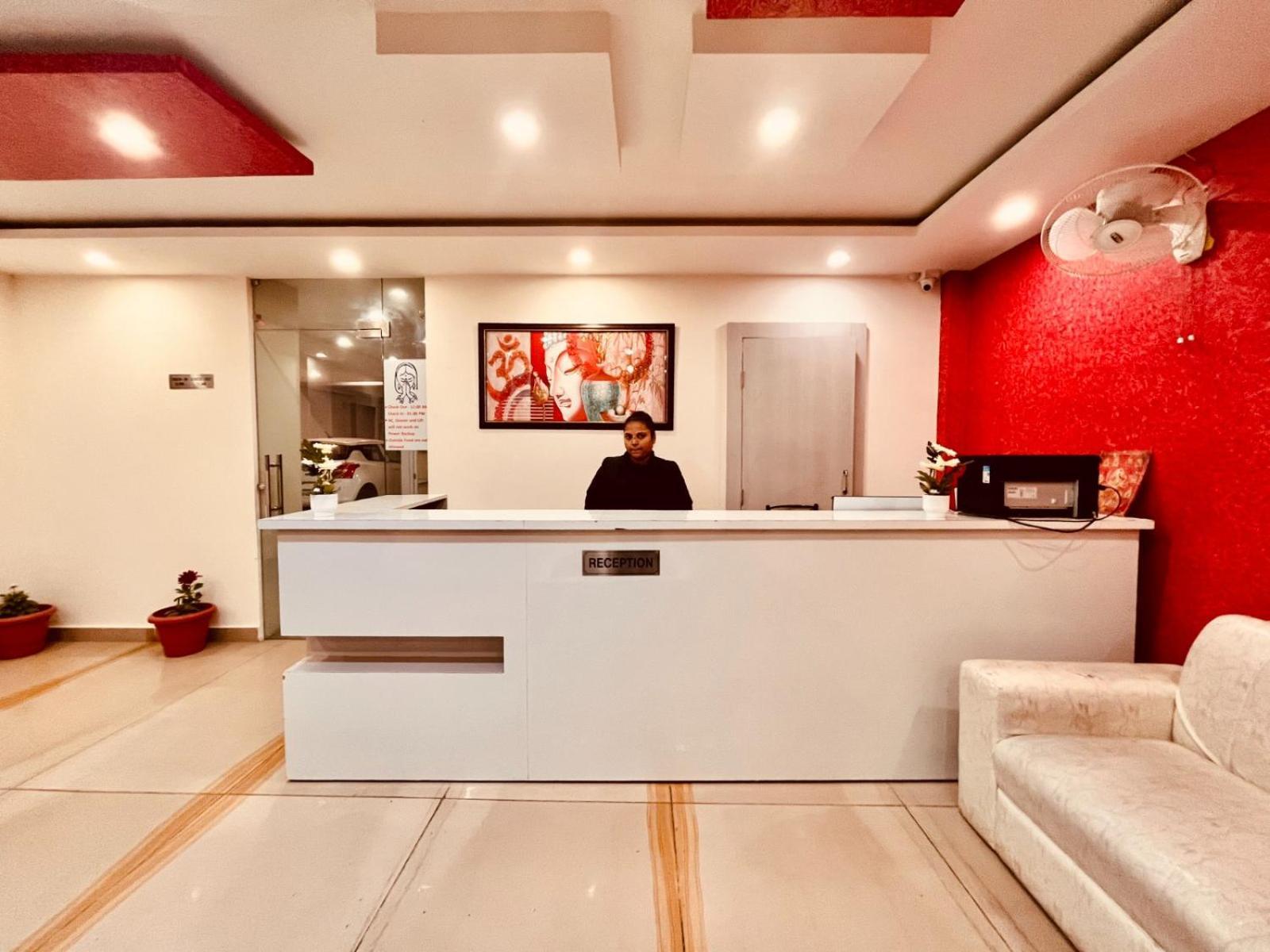 Hotel The Pacific Grand, ハリドワール エクステリア 写真